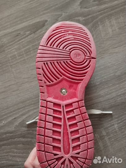 Кроссовки женские