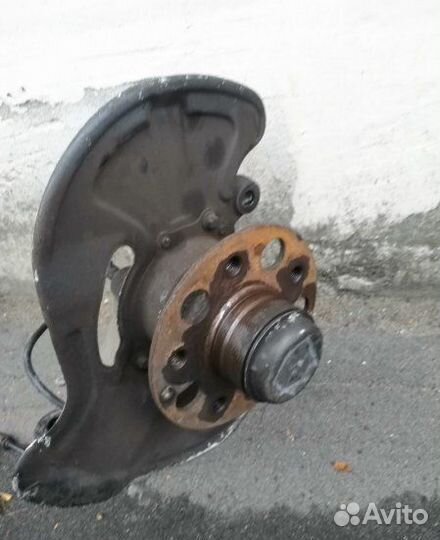 Кулак поворотный передний левый Mercedes C-Class