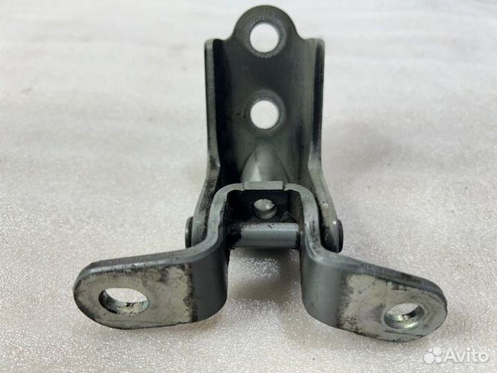 Петля двери передняя левая Kia Ceed универсал G4FC