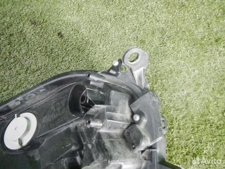 Фара левая Toyota RAV4