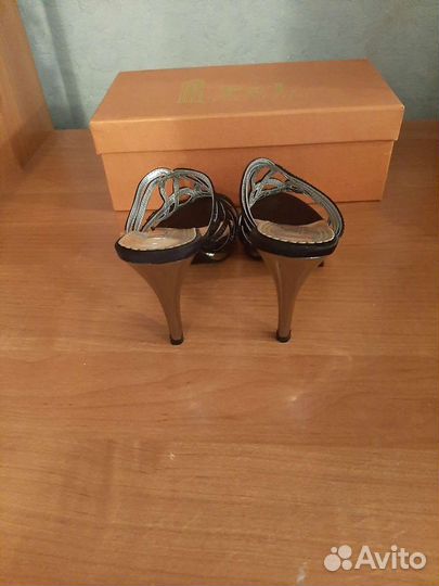 Босоножки женские разные