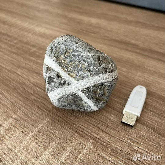 Камень с символом 