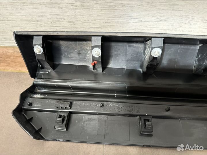 Накладка задней двери правой