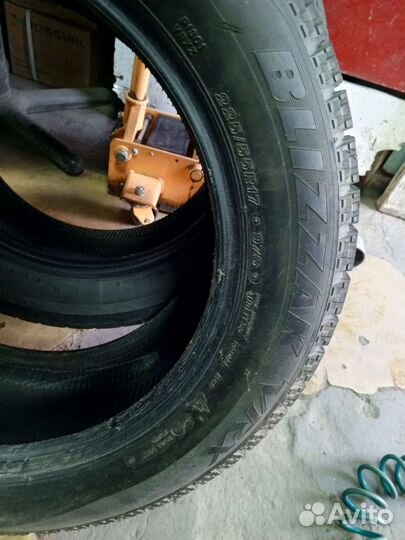 Bridgestone Blizzak VRX 225/55 R17