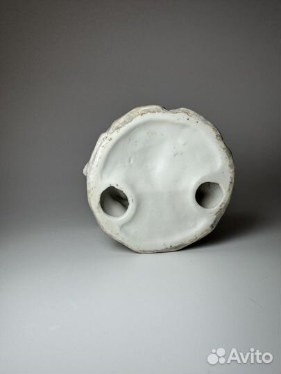 Статуэтка фарфоровая