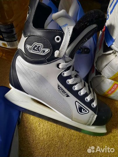 Коньки хоккейные