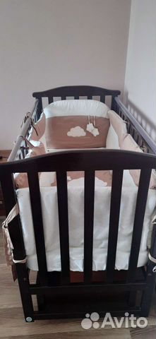 Детская кроватка с маятником и ящиком