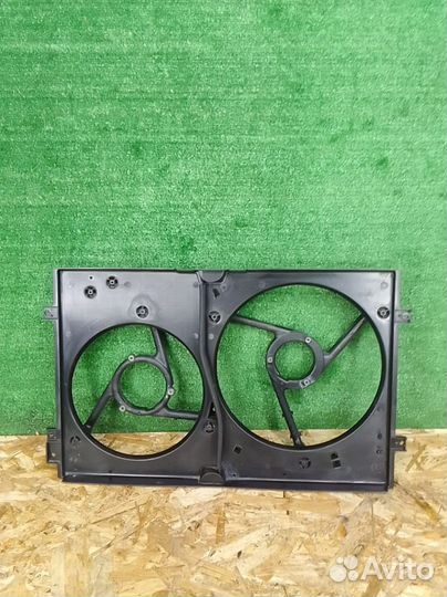 Диффузор радиатора VW Golf 4