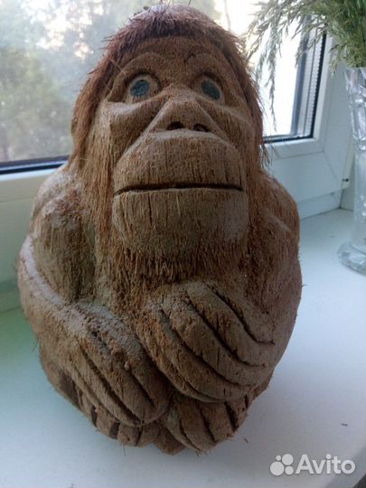 Шкатулка из большого кокосового ореха