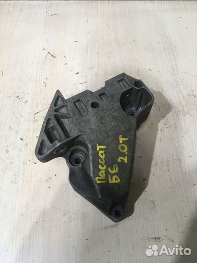 06F199207H Кронштейн двигателя правый пассат б6