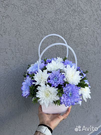 Цветочная композиция на 1 Сентября