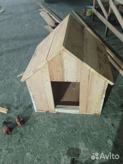 Будка для собаки из бруса и доска