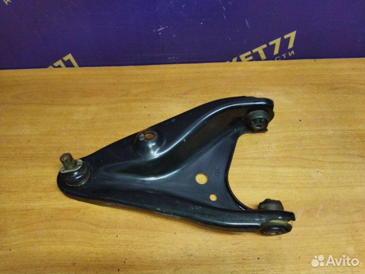 Рычаг подвески передний правый Renault Sandero