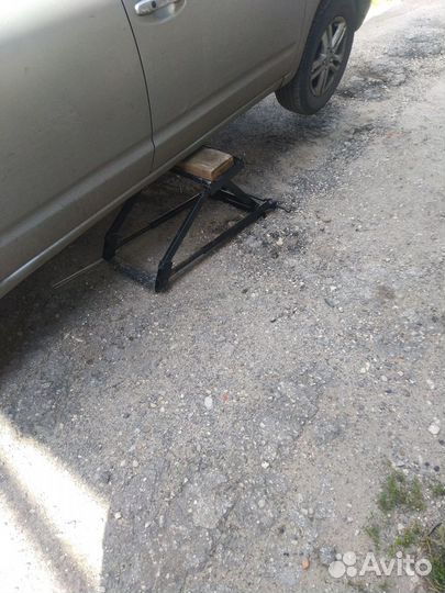 Миниподъемник для легкового автомобиля