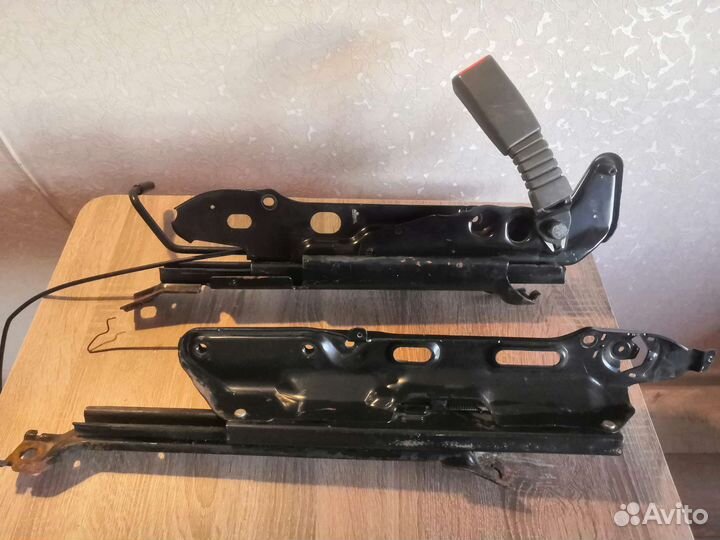 Салазки для сидений Mazda