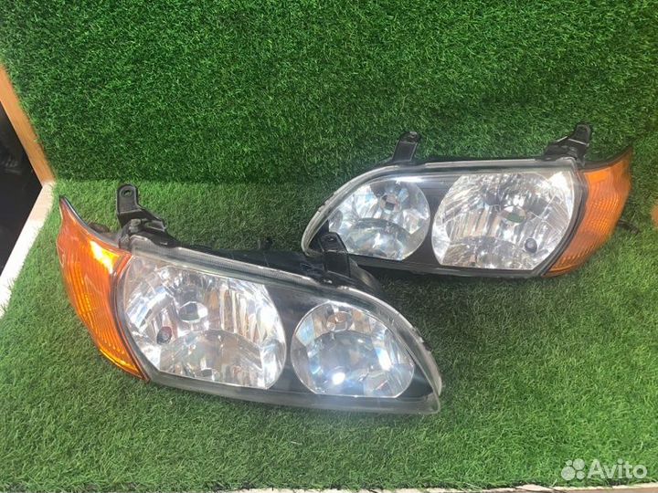 Комплект фар передний Toyota Ipsum SXM10 3S-FE