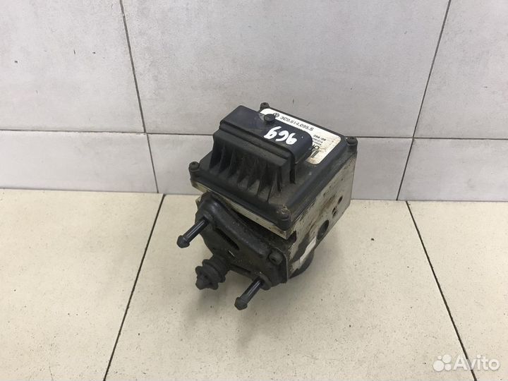 Блок ABS (насос) Passat B6 2005-2010