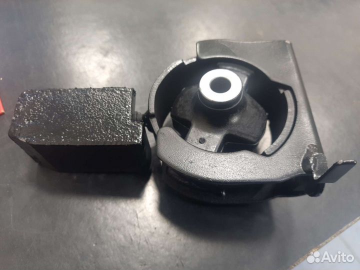Опора двигателя toyota corolla