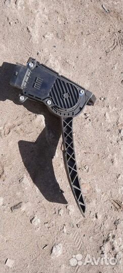 LADA Granta 2012 педаль газа