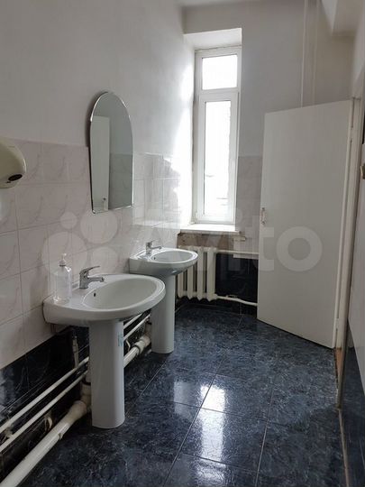 Офис с мокрой точкой, 10 м²