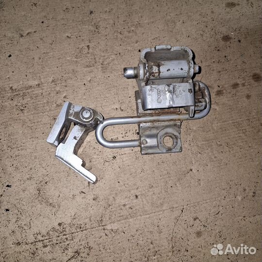 Петли дверей Audi A6 C5 левые передние