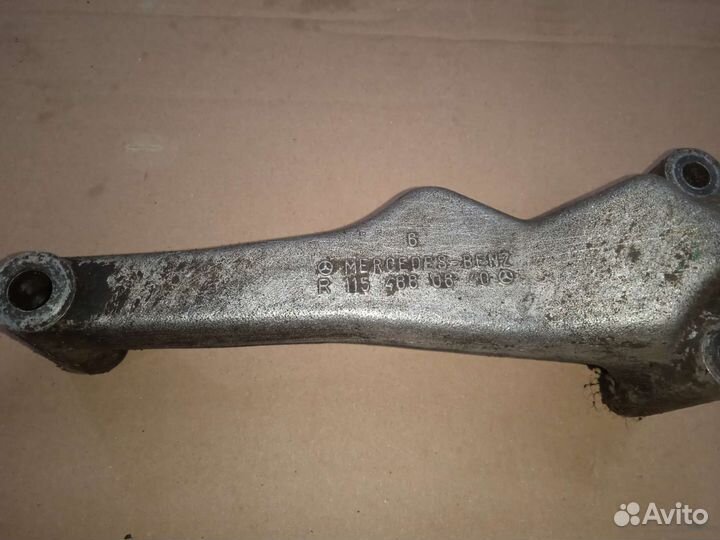 Кронштейн Mercedes w123 мерседес 123