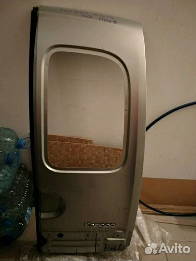 Продаю правую дверь багажника рено кангу 2003-2008