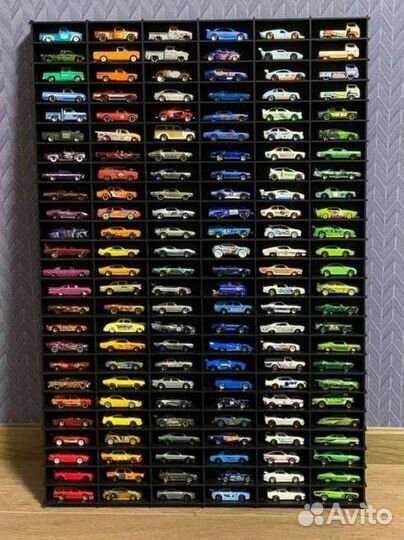 Полка для машинок на 150 ячеек черная