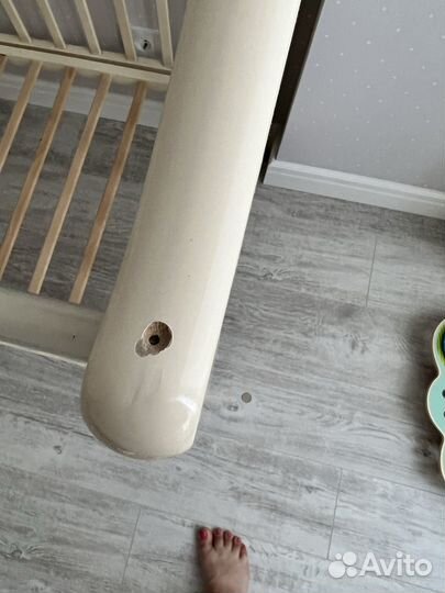 Детская кроватка с продольным маятником