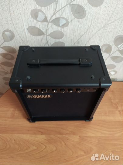 Гитарный комбоусилитель yamaha GA 15 II