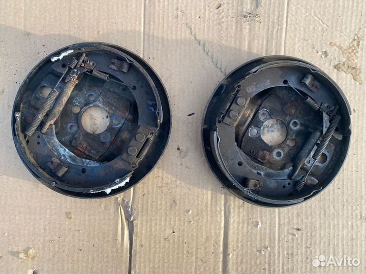 Щит опорный задний Skoda Rapid 1 VW Polo 5 sedan