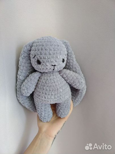 Вязаные плюшевые игрушки зайки