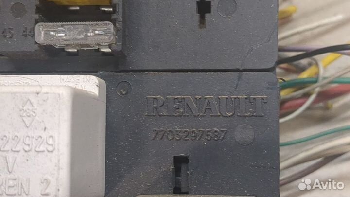 Блок предохранителей Renault Master, 2003