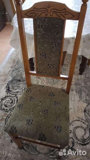 Стол и стулья