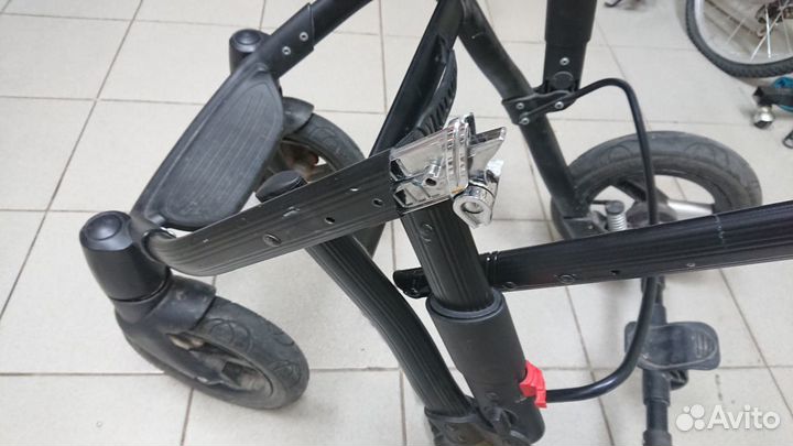 Механизм складывания рамы детской коляски, ремонт