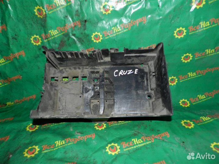 Площадка полка акб Chevrolet Cruze седан 1.6 2010
