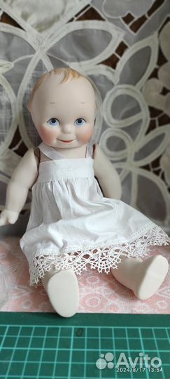 Куколка фарфоровая типа Гуглик