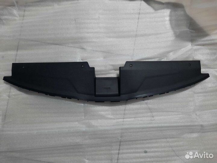 Накладка замка капота передняя Kia Rio 4 2018+2020