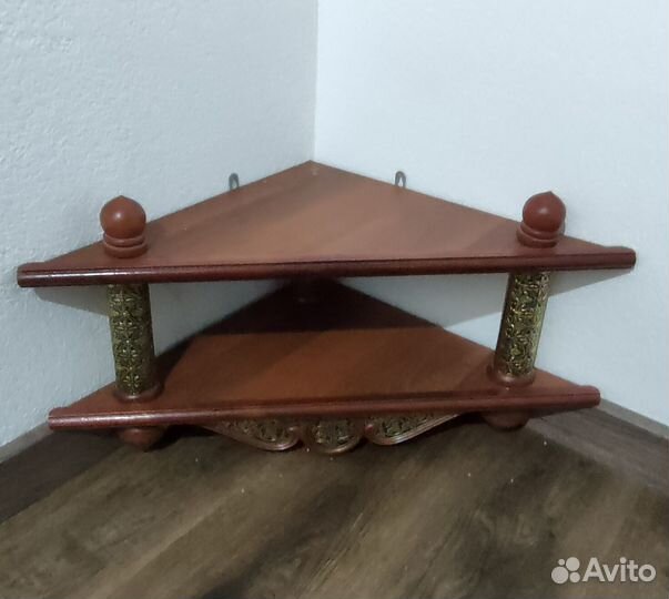 Полка под иконы угловая