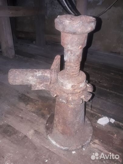 Продаю домкрат