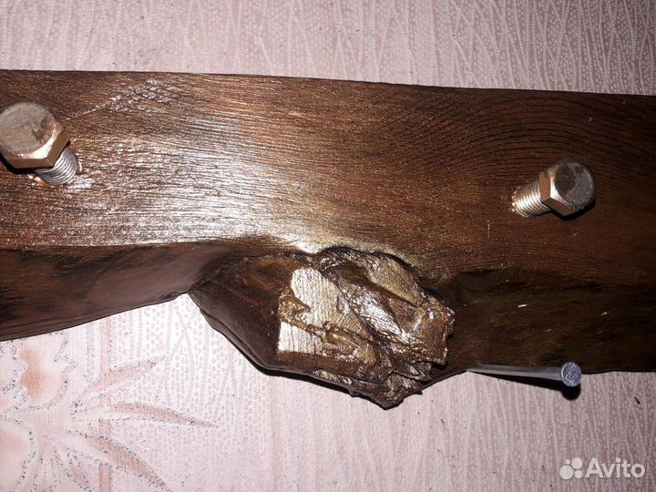 Деревянная вешалка