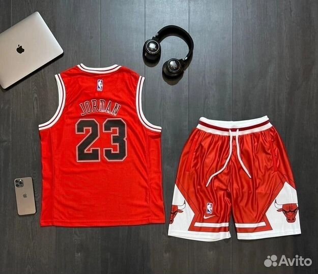 Мужской спортивный костюм 