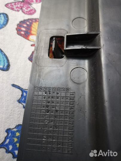 Дефлектор воздушный капота