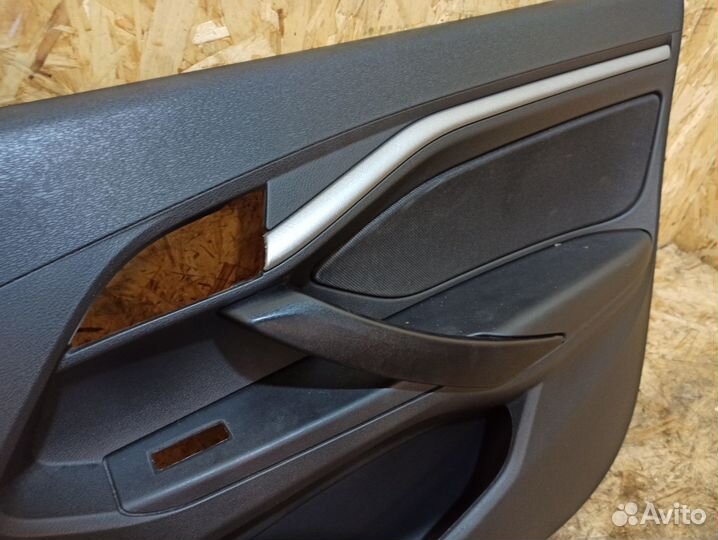 Обшивка передней правой двери LADA Vesta