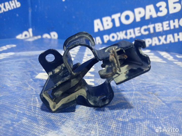 Замок капота Mercedes-Benz W211 универсал M271956