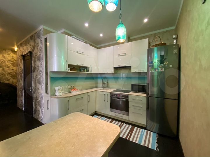 2-к. квартира, 54 м², 3/3 эт.