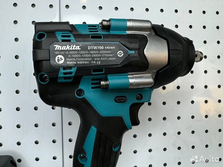 Гайковерт Аккумуляторный Makita 700Нм, ударный