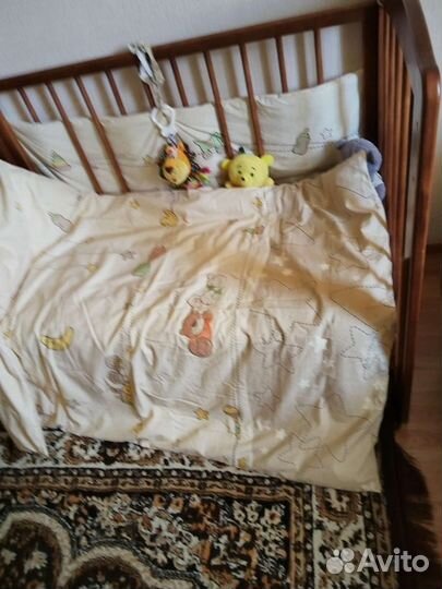 Детская кроватка с матрасом и бортиками