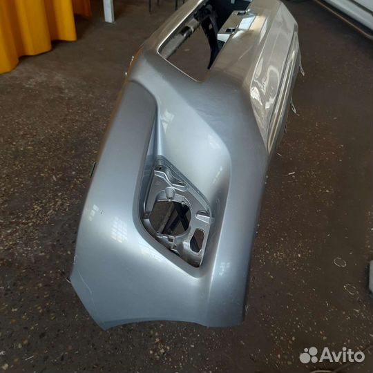 Бампер пер Toyota Hilux