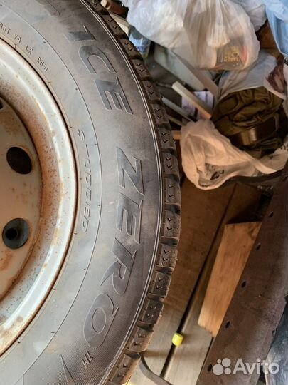 Pirelli Winter Ice Zero 215/65 R16